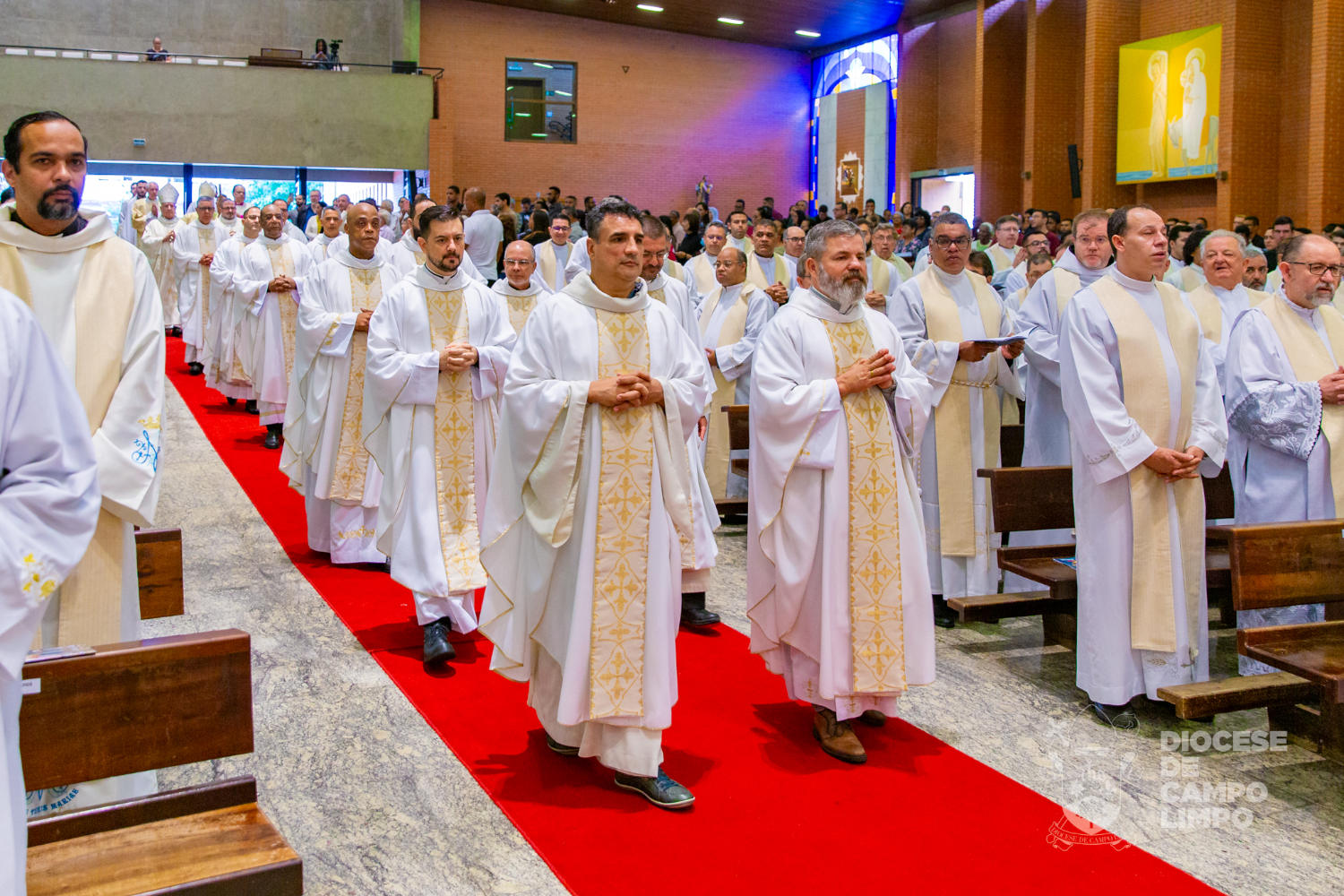 N Mero Expressivo Do Clero Diocesano Participou Da Renova O Das