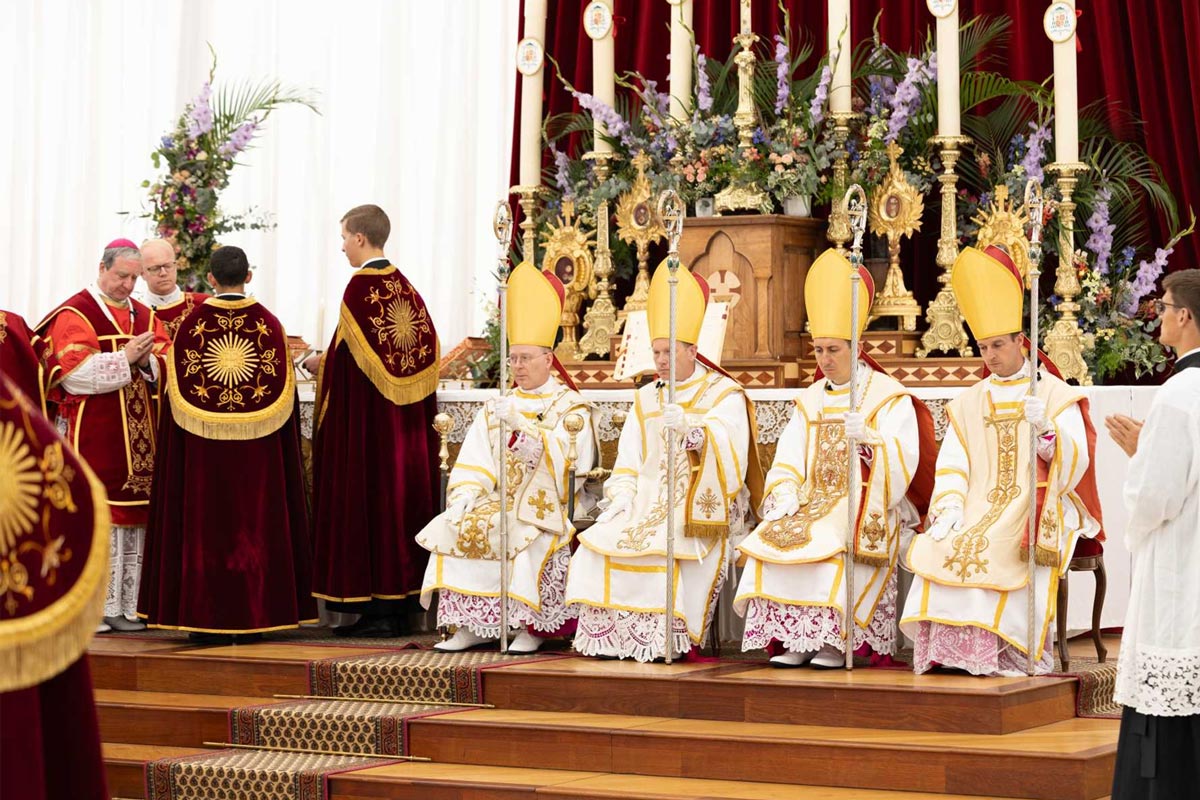 Foram sagrados 4 bispos sem aprovação pontifícia para a Fraternidade São Pio X em Écône, na Suíça, em 1º de julho de 2026, o que acarretou a excomunhão automática. Foto: Fraternidade São Pio X