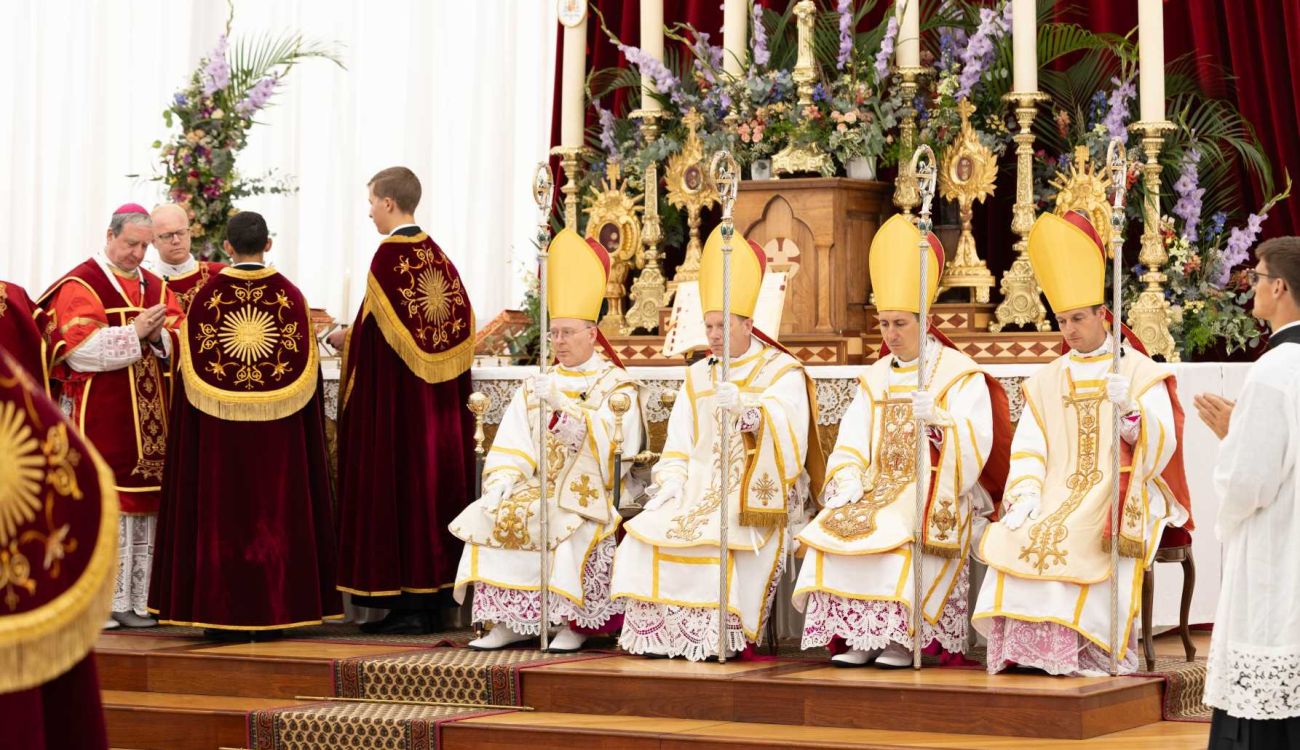 Foram sagrados 4 bispos sem aprovação pontifícia para a Fraternidade São Pio X em Écône, na Suíça, em 1º de julho de 2026, o que acarretou a excomunhão automática. Foto: Fraternidade São Pio X