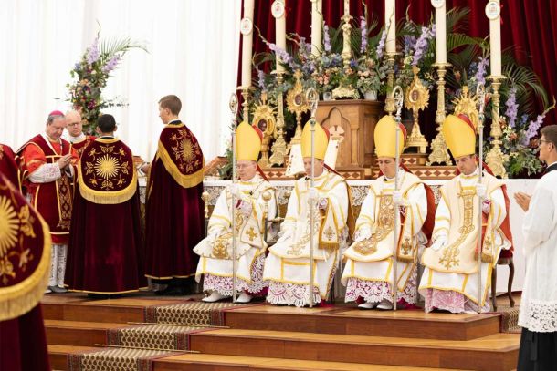 Foram sagrados 4 bispos sem aprovação pontifícia para a Fraternidade São Pio X em Écône, na Suíça, em 1º de julho de 2026, o que acarretou a excomunhão automática. Foto: Fraternidade São Pio X
